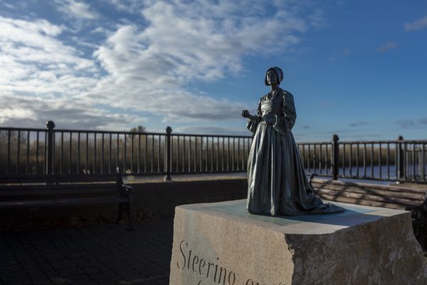Pilgrim Woman - Statue on the River Trent