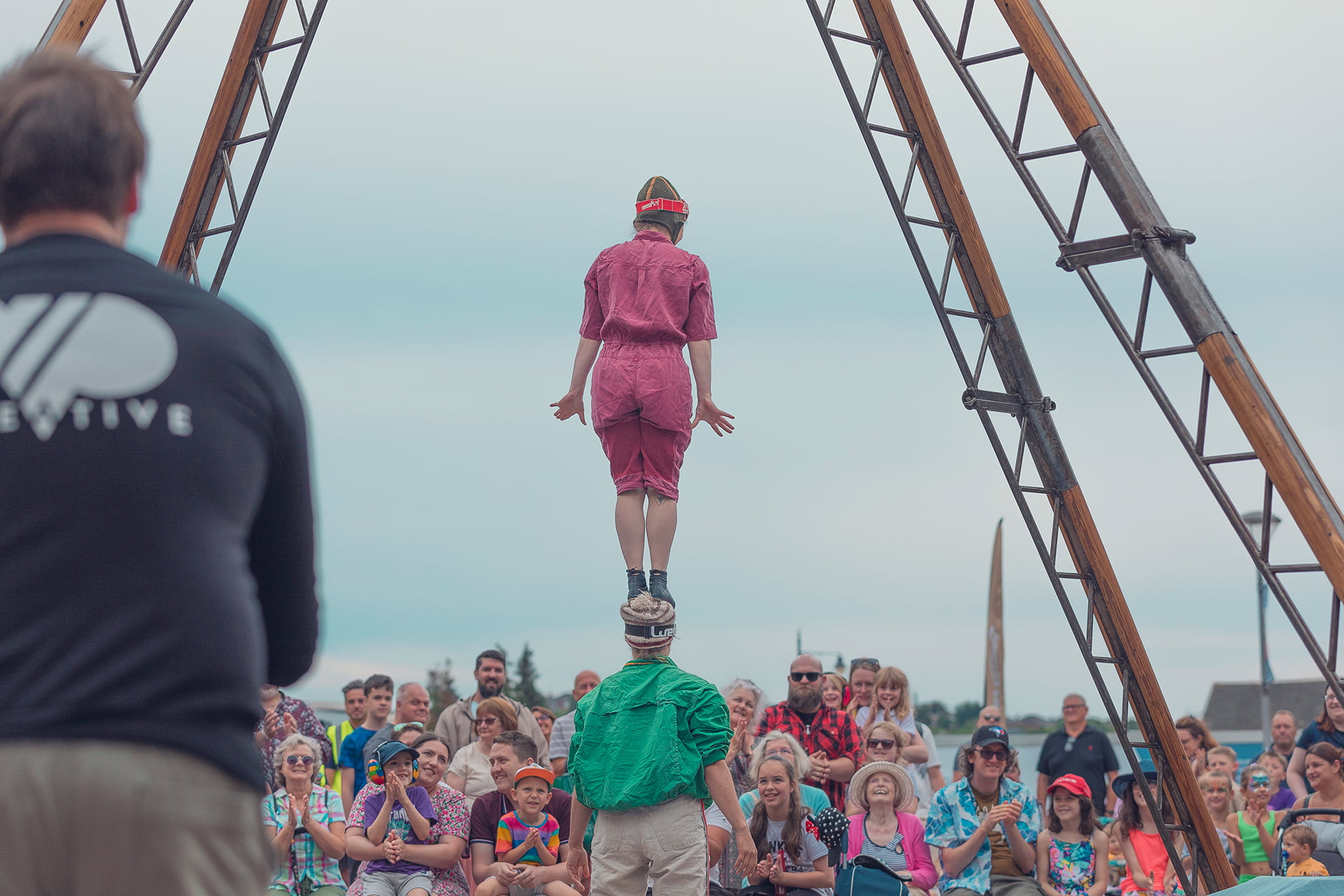 ‘Les Quat&#039;fers en l&#039;air’ performing areal acrobatics at the Revive Festival