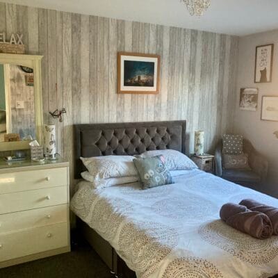 kingsize bedroom in an air bnb
